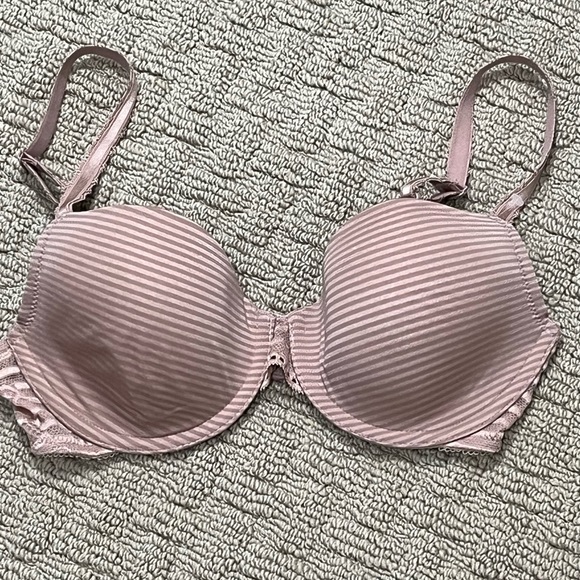 Wacoal 32D Underwire Bra - Picture 1 of 5